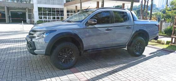 MITSUBISHI L200 TRITON 2.4 16V TURBO DIESEL SPORT HPE-S CD 4P 4X4 AUTOMÁTICO